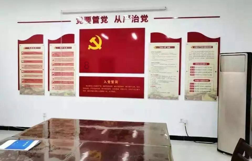 豆娃踢足球